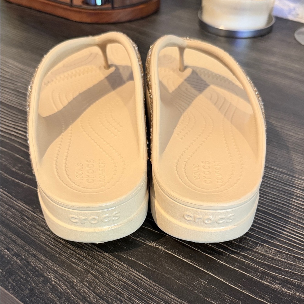 CROCS Women's Beige Glitter V-strap Sandals - Picture 3 of 7